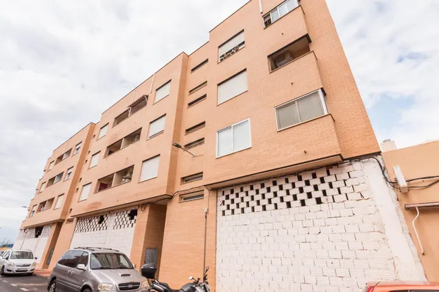 PISO EN ALCANTARILLA — 2