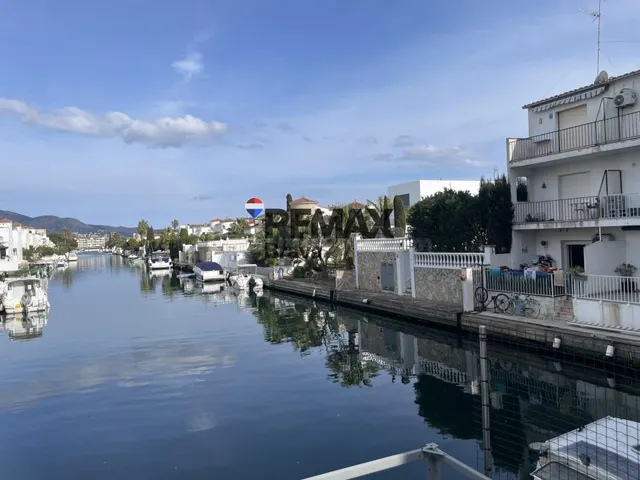 Empuriabrava | Apartamento luminoso con balcón y vistas al c - foto 5