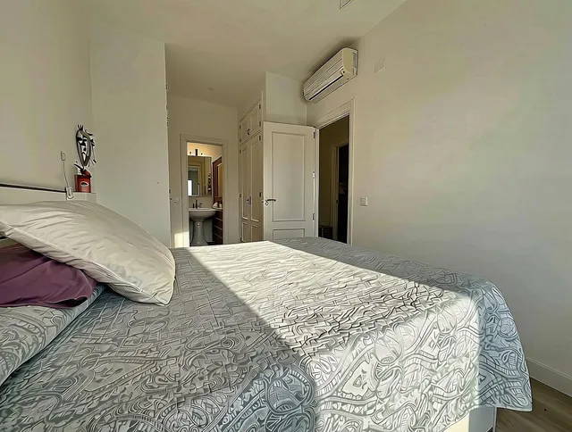 Piso de 3 dormitorios y 2 baños con terraza, piscina y garaje cerrado en La Ermita, Algeciras — 11