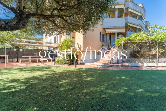 Espectacular bajo con gran jardín privado, piscina y parking a 5 minutos del mar — 29