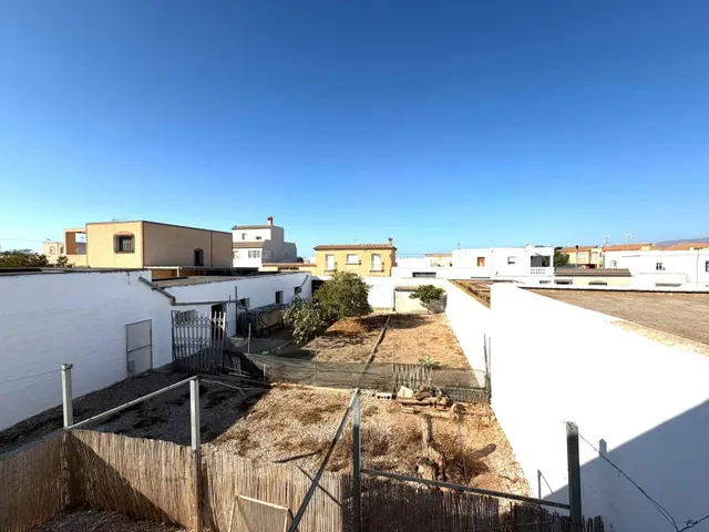CASA DE PUEBLO CON GRAN PARCELA DE 636 m2, GARAJE Y MUCHAS POSIBILIDADES EN LAS NORIAS, EL EJIDO — 4