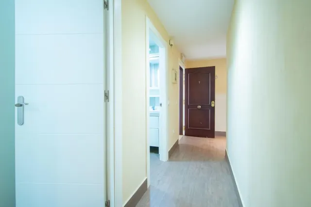 Bonito piso próximo a Santa Justa con terraza y ascensor. — 26