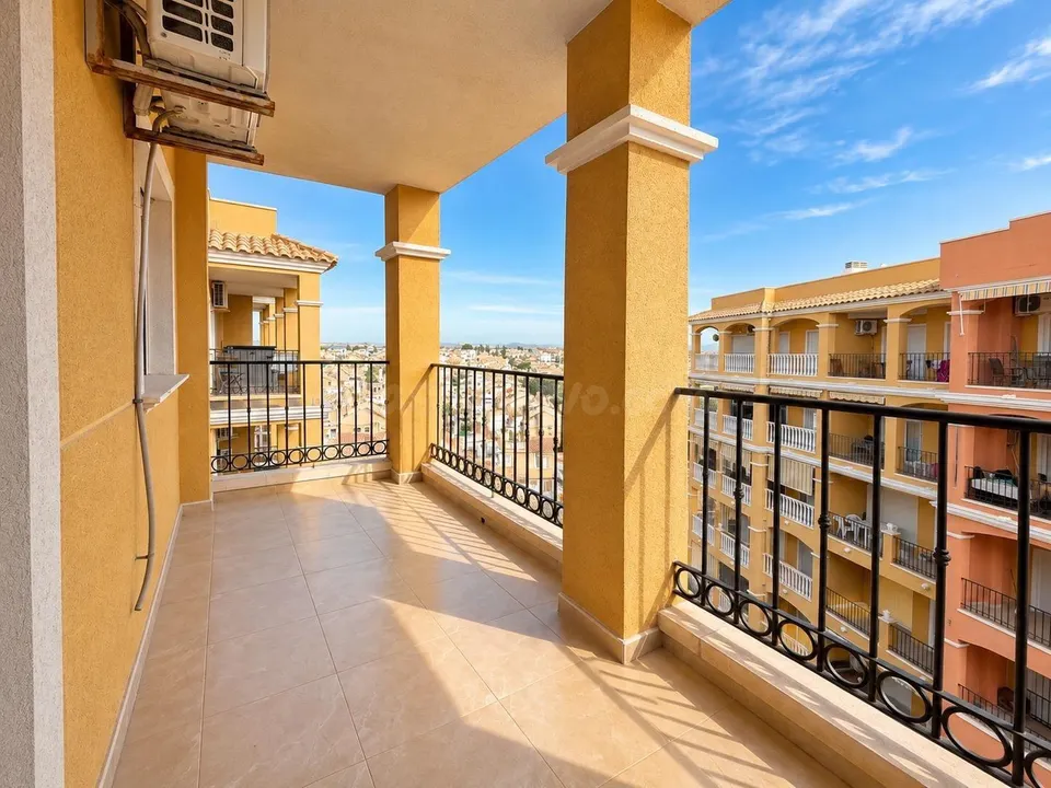 Atico con solarium privado en torreblabca