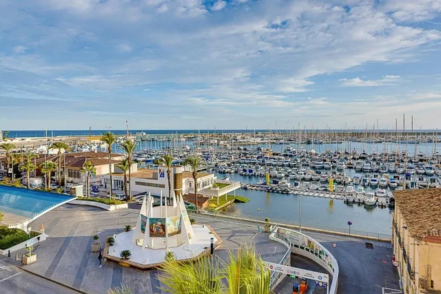 Ático reformado en venta en Torrevieja a 100 metros de la playa del acequión, con 3 dormitorios y 2 terrazas — 50