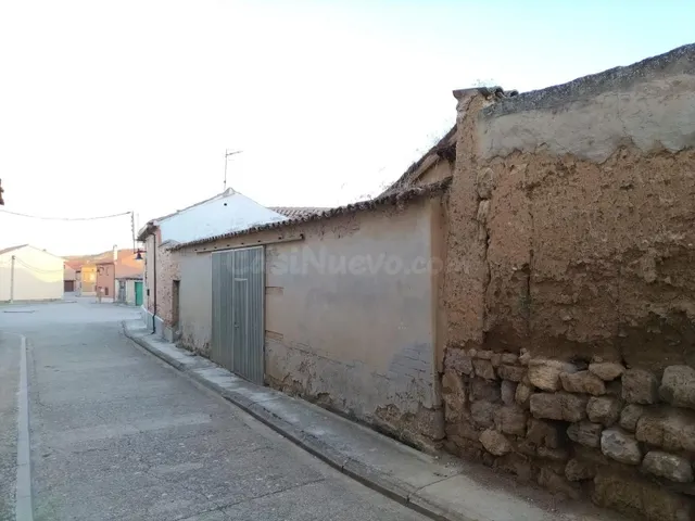 MONCASA VENDE 2 VIVIENDAS PARA DERRIBO EN AMUSCO CENTRO DEL  - foto 5
