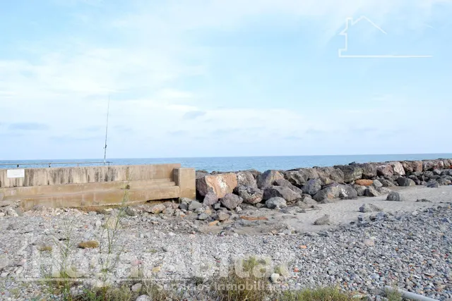 TERRENO URBANO EN PRIMERA LÍNEA JUNTO AL MAR — 29