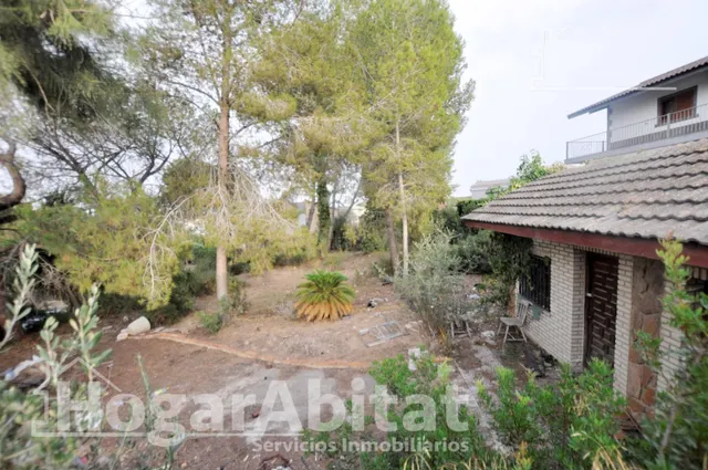 CHALET PARA REFORMAR CON PISCINA, GARAJE Y TERRAZA - foto 2