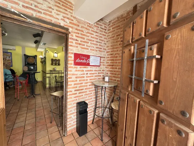 Bar reformado, con licencia de pub, San Pedro del Arroyo — 16