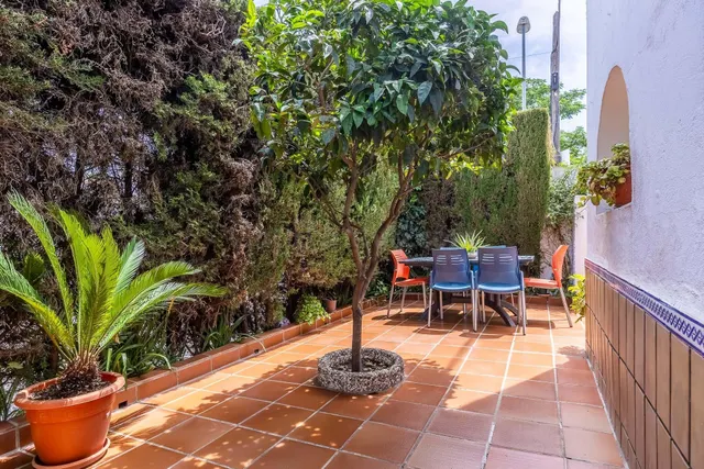 Vive en Simón Verde: Casa pareada con patio, garaje cubierto, piscina y el metro a un paso. — 5