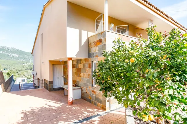 CASA ADOSADA CON PISCINA PRIVADA EN CANYELLES URBANIZACION L - foto 4
