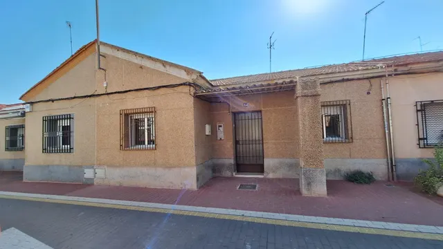 Casa SIN AMUEBLAR de tres dormitorios y patio en Vistabella — 26