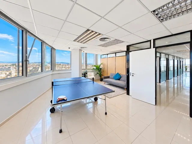 Oficina reformada en la 10.ª planta – Drassanes, Barcelona — 11