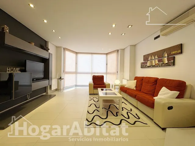 ¡CERCA DE LA PLAYA! PRECIOSA CASA CON GARAJE, ASCENSOR, DOS  - foto 2