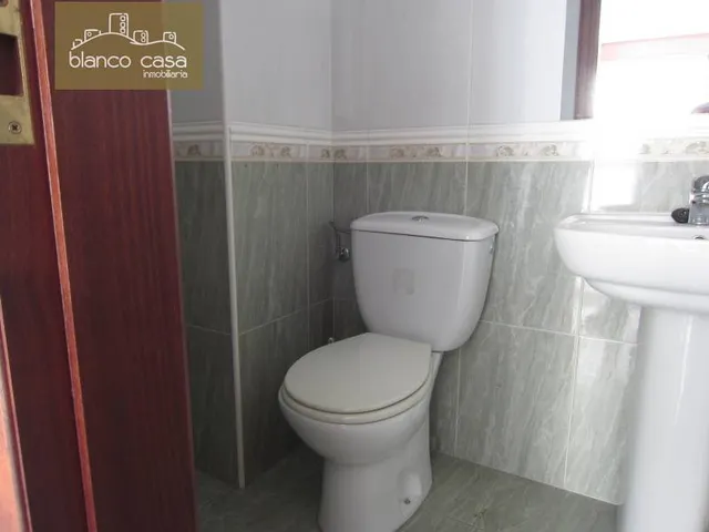 Alquiler de local para oficina de 66m2 en calle peatonal y comercial por 385€/mes — 7