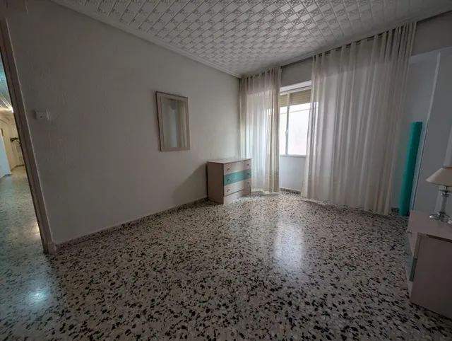 4 DORMITORIOS ,,, PISO ,, CERCA DE LA UNIVERSIDAD — 26