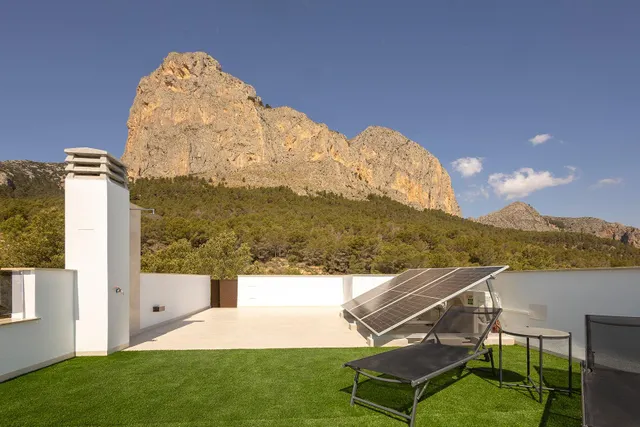 Villa de obra nueva con vistas al mar y piscina privada en Polop — 36