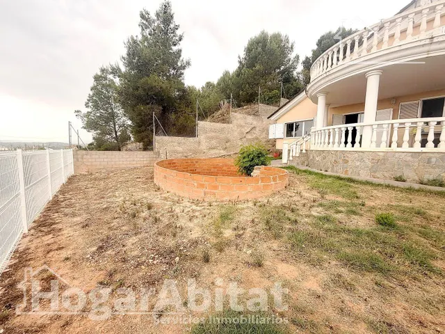 ¡encantador chalet! amplio y sofisticado con piscina, garaje y dos terrazas — 46