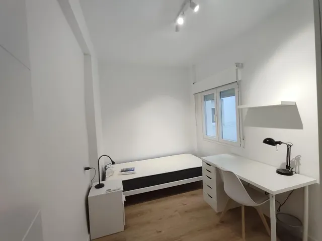 Piso alquiler Avda Madrid, Granada centro. — 17