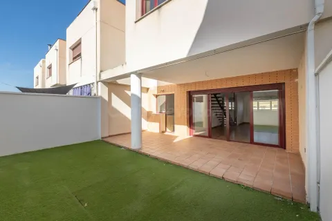 CASA EN VENTA EN BELICENA, GRANADA | ESPACIO, LUZ Y POSIBILIDADES