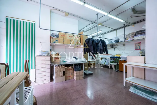 Local comercial 198m² en venta - Mestral — 18