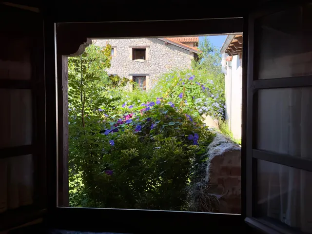 CASA CON JARDIN EN LIANDRES — 21