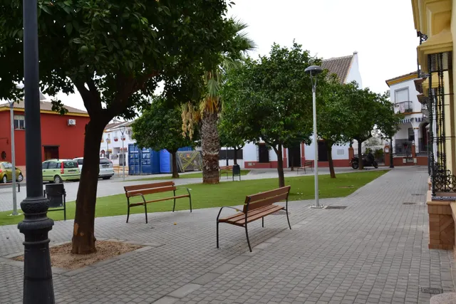 Tu próximo hogar en Sanlúcar la Mayor: tres dormitorios, patio y sótano — 38