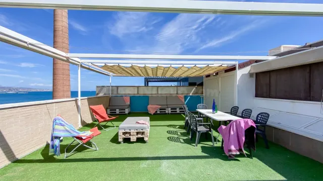ÁTICO DÚPLEX EN ALQUILER. PRIMERA LÍNEA DE PLAYA. PASEO MARÍ