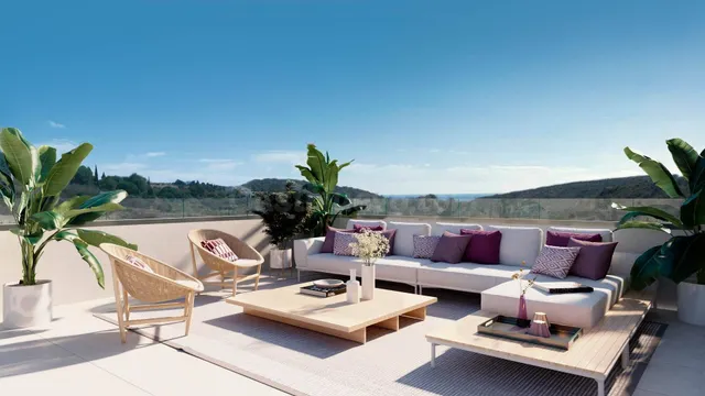 Exclusivo ático en Casares Costa con terraza y vistas despej