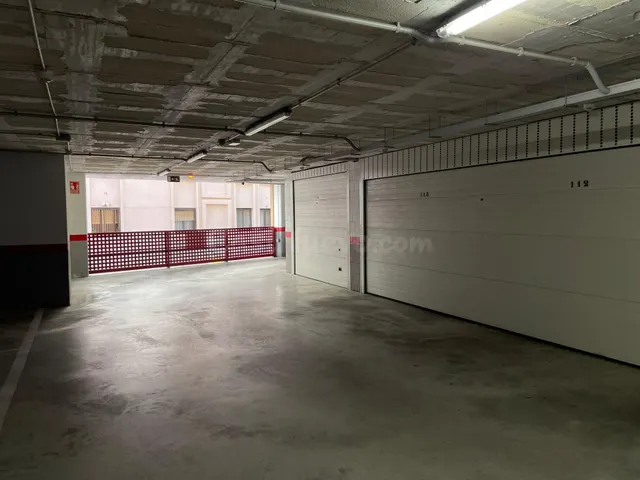 Plaza de garaje cabinada en venta en Benidorm, centro. - foto 3
