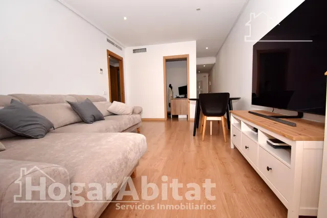 Seminuevo con piscina, garaje, trastero y terraza cerca del mar — 16