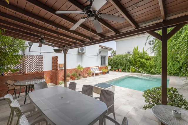 Chalet pareado con piscina, jardín y bonitas vistas a Granada en La Zubia — 44
