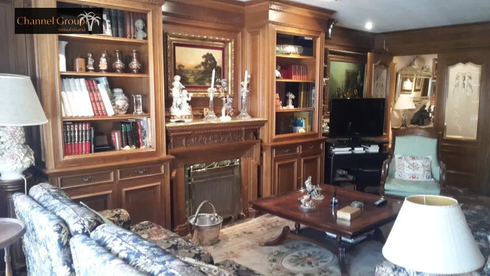 SE VENDE CASA SEÑORIAL UBICADA EN PLENO CENTRO CON EXCELENTES VISTAS