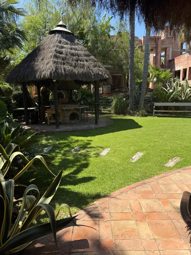 se vende 2 parcelas contiguas con casa en urbanizacion Atalaya rio Verde Marbella — 28