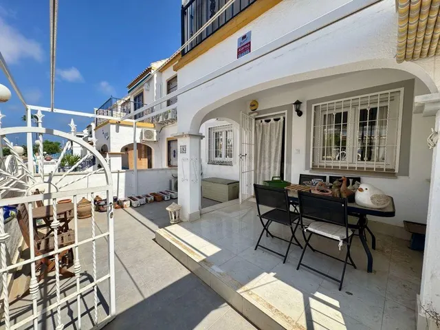 APARTAMENTO EN PLANTA BAJA DE 3 habitaciones CON AMPLIA TERR