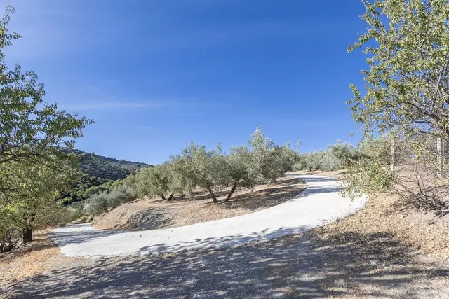 Casa rural en término de Montefrío. — 33