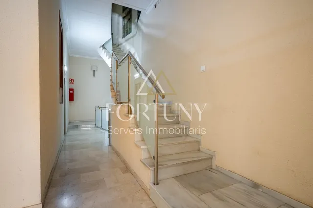 Piso en venta Calle Morell, Reus. - foto 2