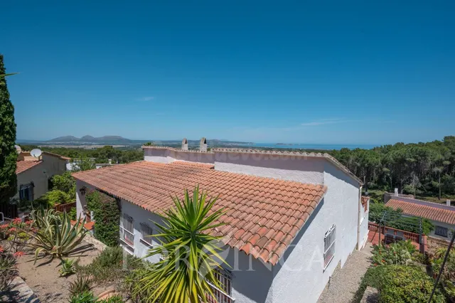 Chalet con apartamento separado, piscina y magníficas vistas - foto 4