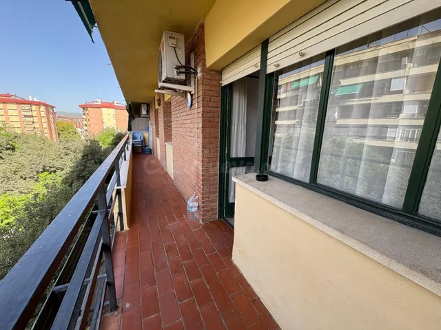 PISO 4 habitaciones EN PARQUE CRUZ CONDE - foto 5