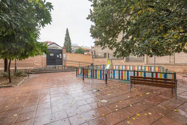Local comercial en venta en calle agustina de aragón — 24