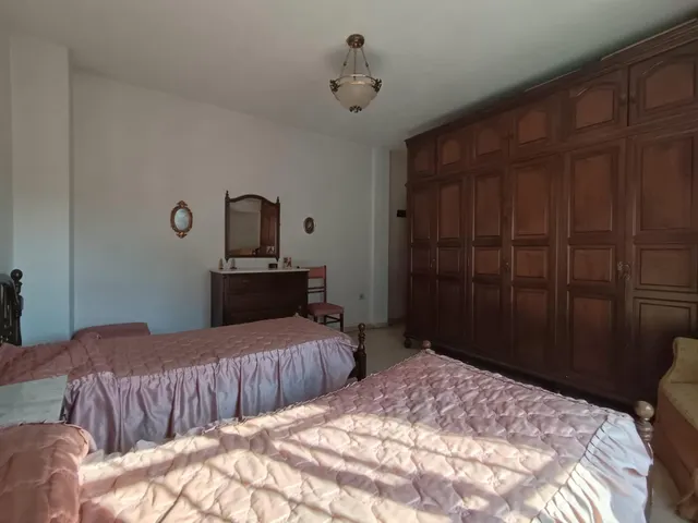 El verdadero lujo en el Realejo es tener tu propia cochera y compartir el edificio con un solo vecino. — 31