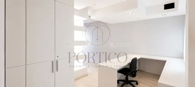 ¡Gran Oportunidad! Amplio local en O Porriño. — 2