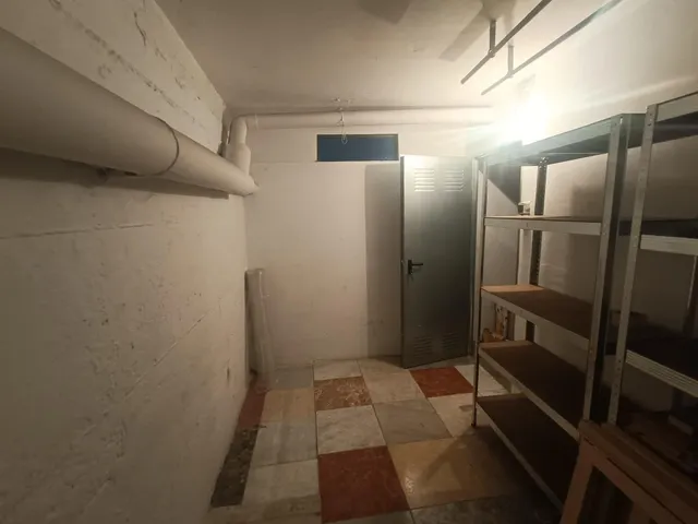 Garaje para coche pequeño + trastero de 9,30 m2 en San Basilio — 13