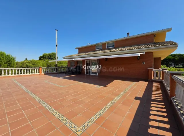? GRAN FINCA CON XALET, NAVE Y AMPLIA PARCELA – MÚLTIPLES PO