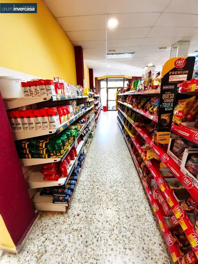 Gran local comercial de 261 m2 situado en zona céntrica de Vilamarxant (Valencia). — 11