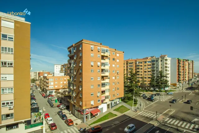 OFICINA DIAFANA EN EL CENTRO DE BADAJOZ — 13