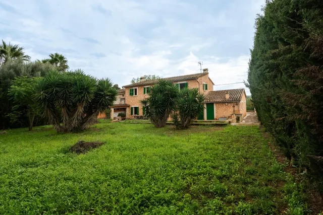 Finca mallorquina con carácter, jardín mediterráneo y vistas a la Serra de Tramuntana · Biniali — 48