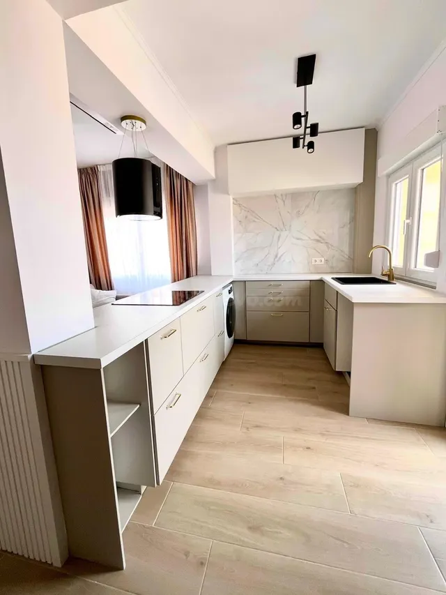 FANTÁSTICO PISO COMPLETAMENTE REFORMADO JUNTO AL PASEO DEL M
