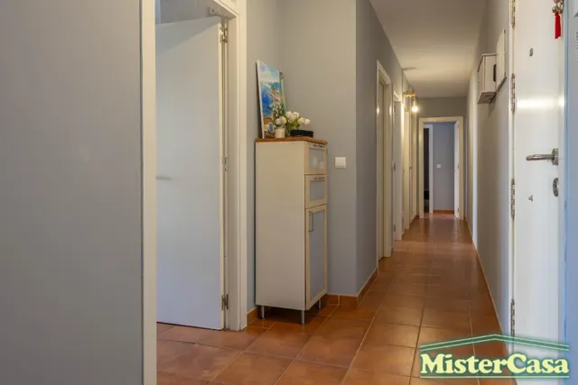 EXCLUSIVA. Piso zona sur VPO . 3 dormitorios , 2 baños , terraza . Plaza de garaje y trastero . — 10