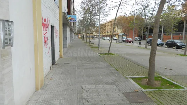 Local comercial en Isla Cristina con gran fachada y ubicació