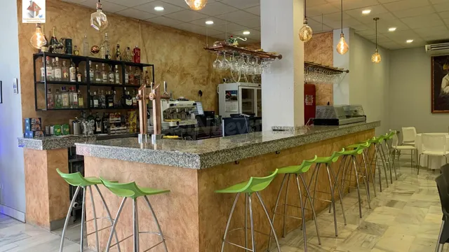 ALQUILER CON TRASPASO DE RESTAURANTE CON GRAN TERRAZA - VALL - foto 2